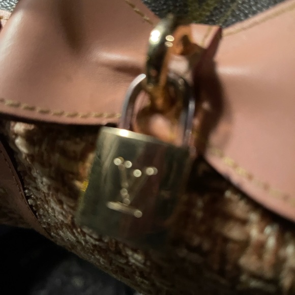 Cylinder hybrid interesting purse like new - Picture 3 of 11